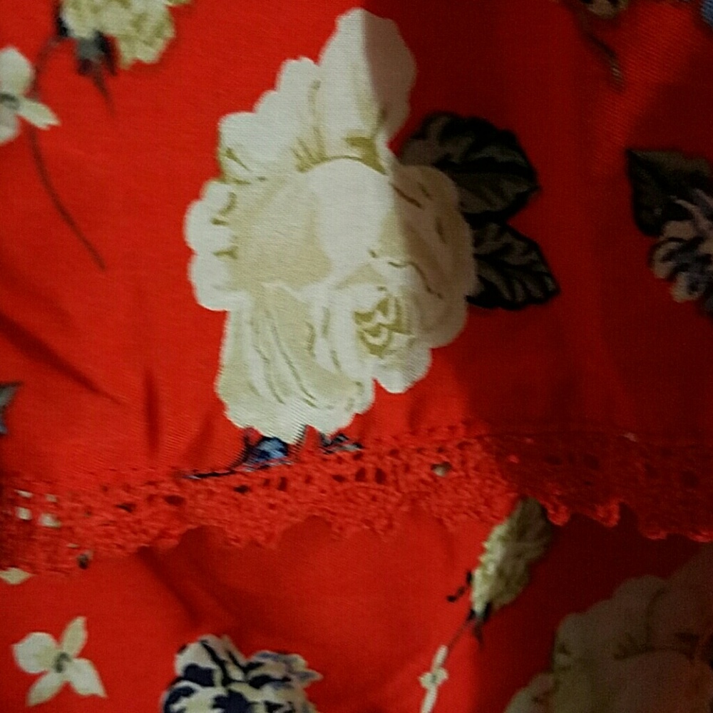 LOWEST PRICE! Pretty Floral Tank - Picture 4 of 6