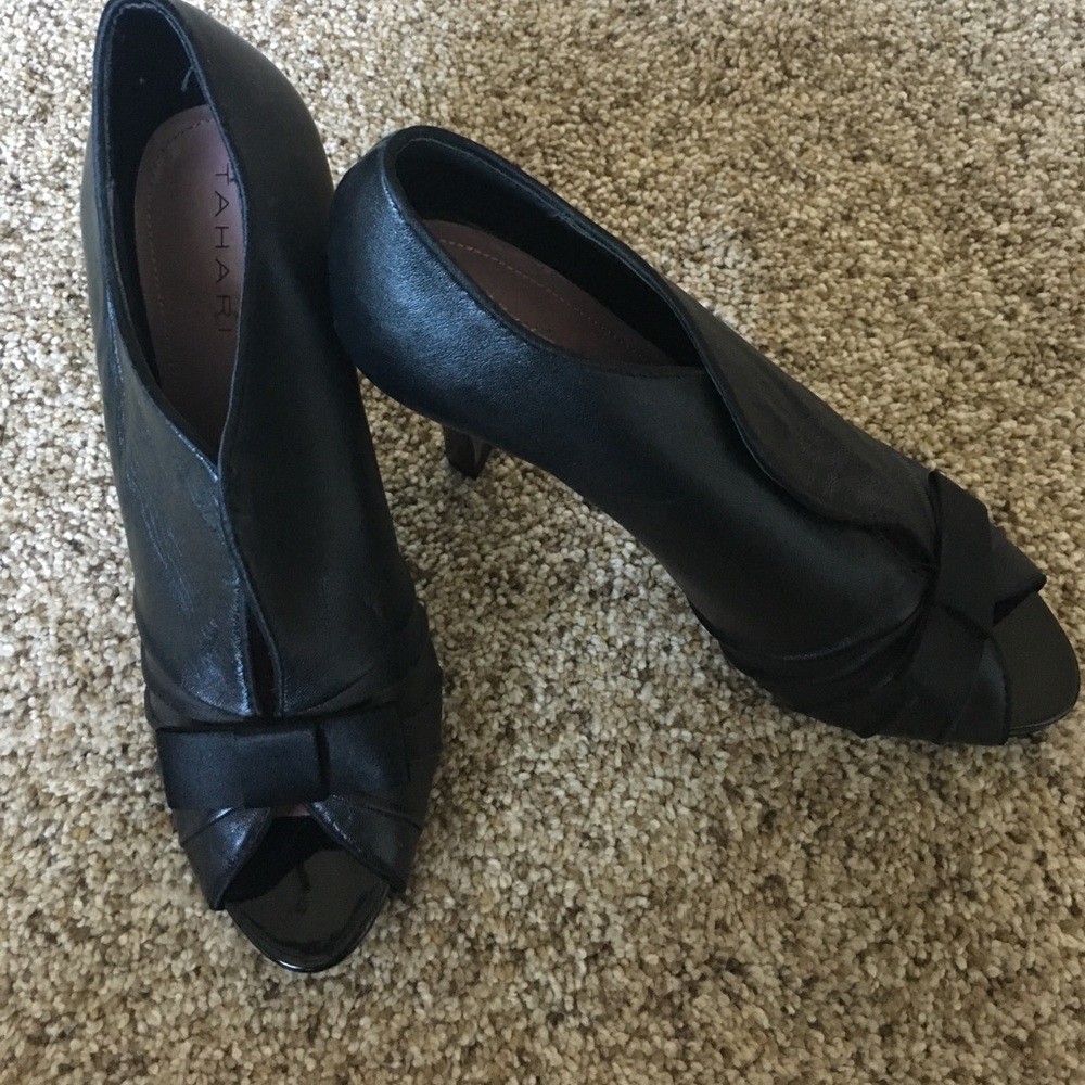 Tahari black peep toe stilettos with bow accent
