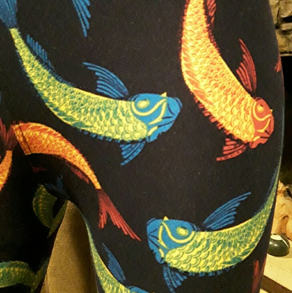 Lularoe Unicorn Rare Koi Fish leggings - Picture 2 of 5