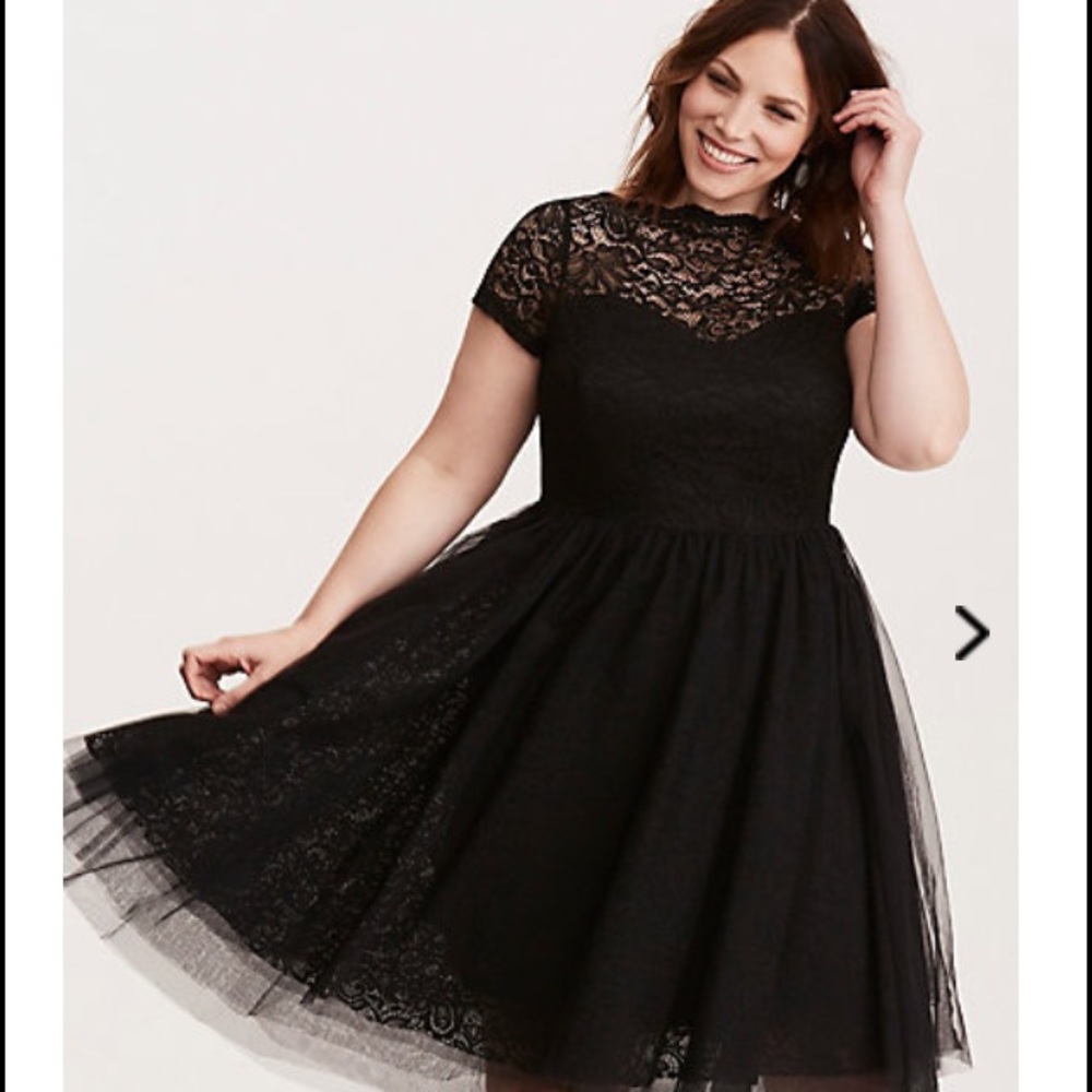 ISO LOOKING FOR THIS DRESS!! Size 10 or 12