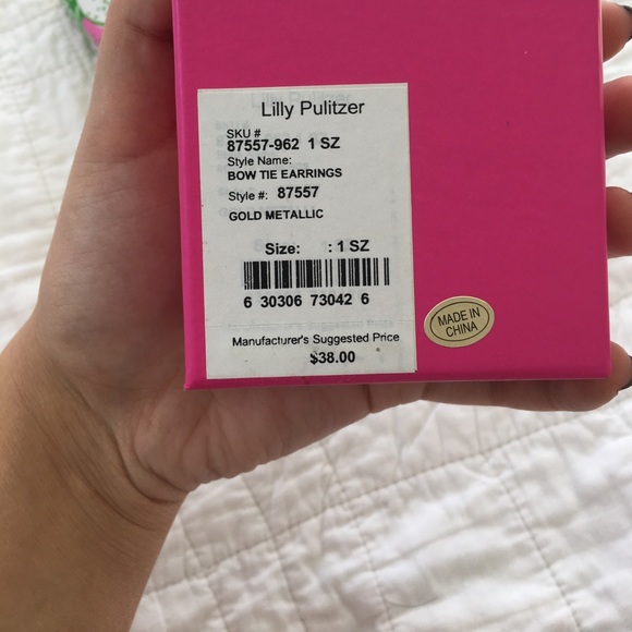 Lilly Pulitzer Jewelry - Lilly pulitzer gold bow earrings Lilly Pulitzer Jewelry - Lilly pulitzer gold bow earrings