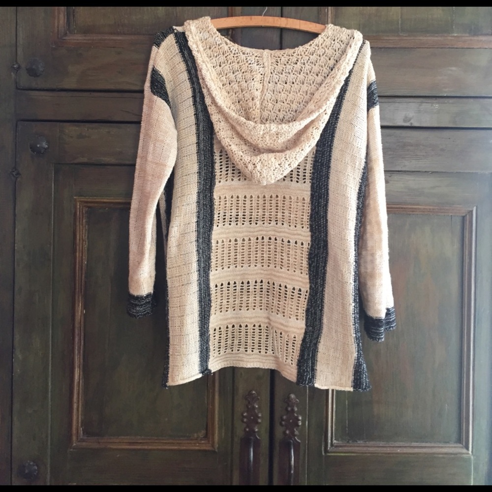 Poncho - Picture 2 of 7