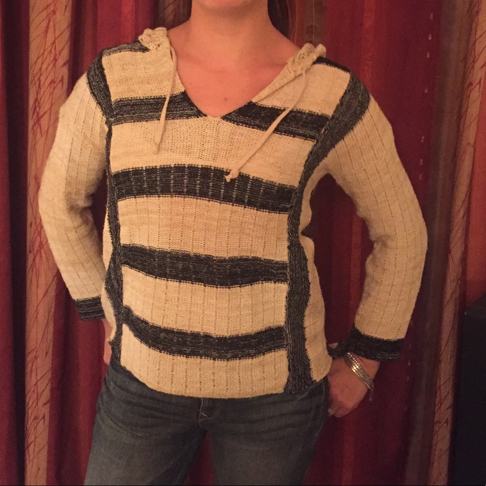 Poncho - Picture 5 of 7