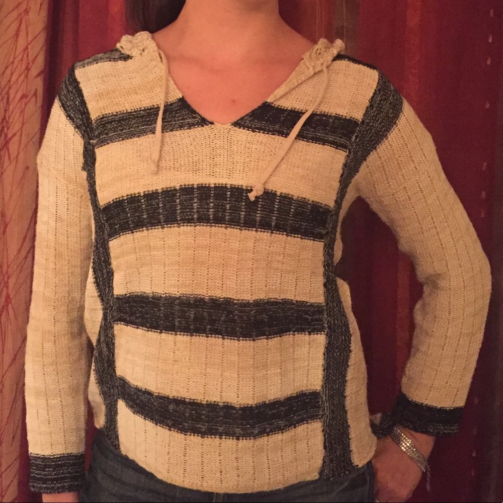 Poncho - Picture 6 of 7