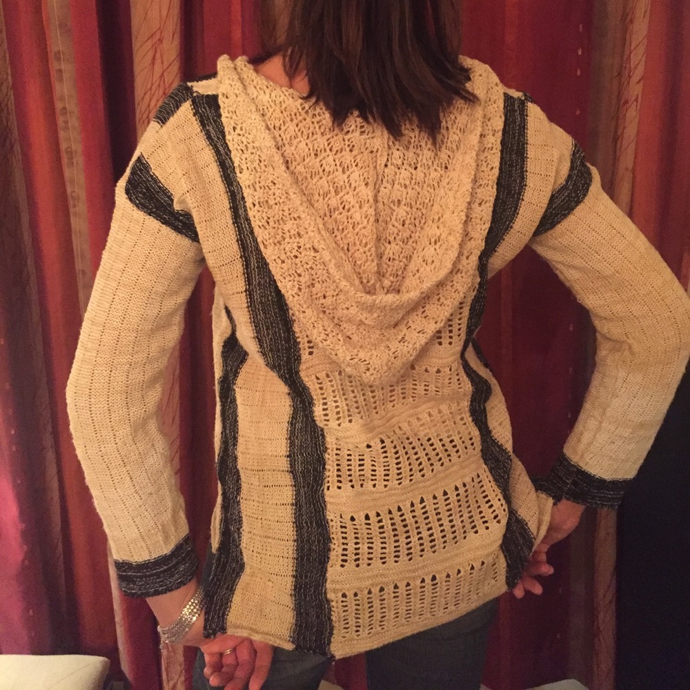 Poncho - Picture 7 of 7