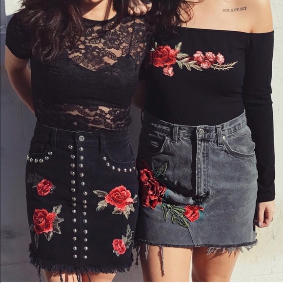 LF Embroidered Rose Appliqué Bodysuit NWT L - Picture 2 of 4