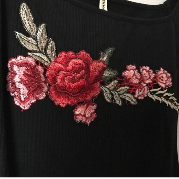 LF Embroidered Rose Appliqué Bodysuit NWT L - Picture 4 of 4