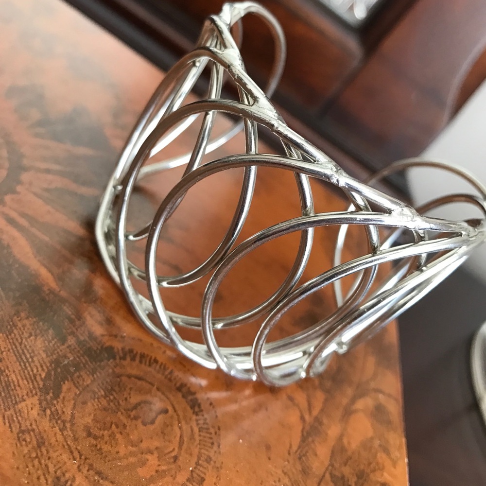 Very sleek silver bracelet