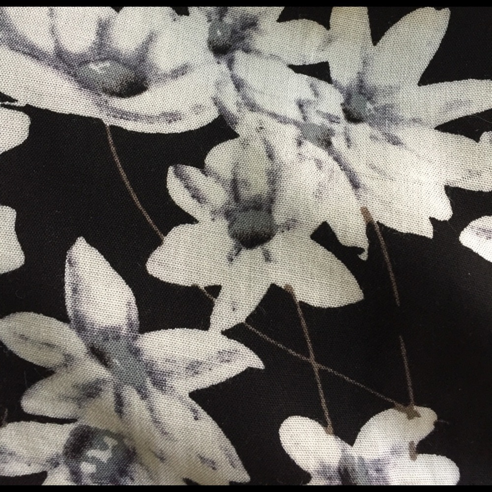 Final❗️One Left❗️Black Cream Floral Dress - Picture 6 of 8