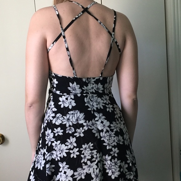 Final❗️One Left❗️Black Cream Floral Dress - Picture 8 of 8