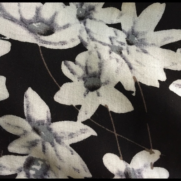 Final❗️One Left❗️Black Cream Floral Dress - Picture 6 of 8