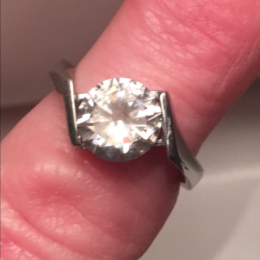 💐2.0 CT CZ GORGEOUS STAINLESS RING - Picture 2 of 5