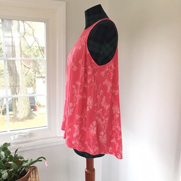 Old Navy Floral Tank Top - Picture 2 of 5