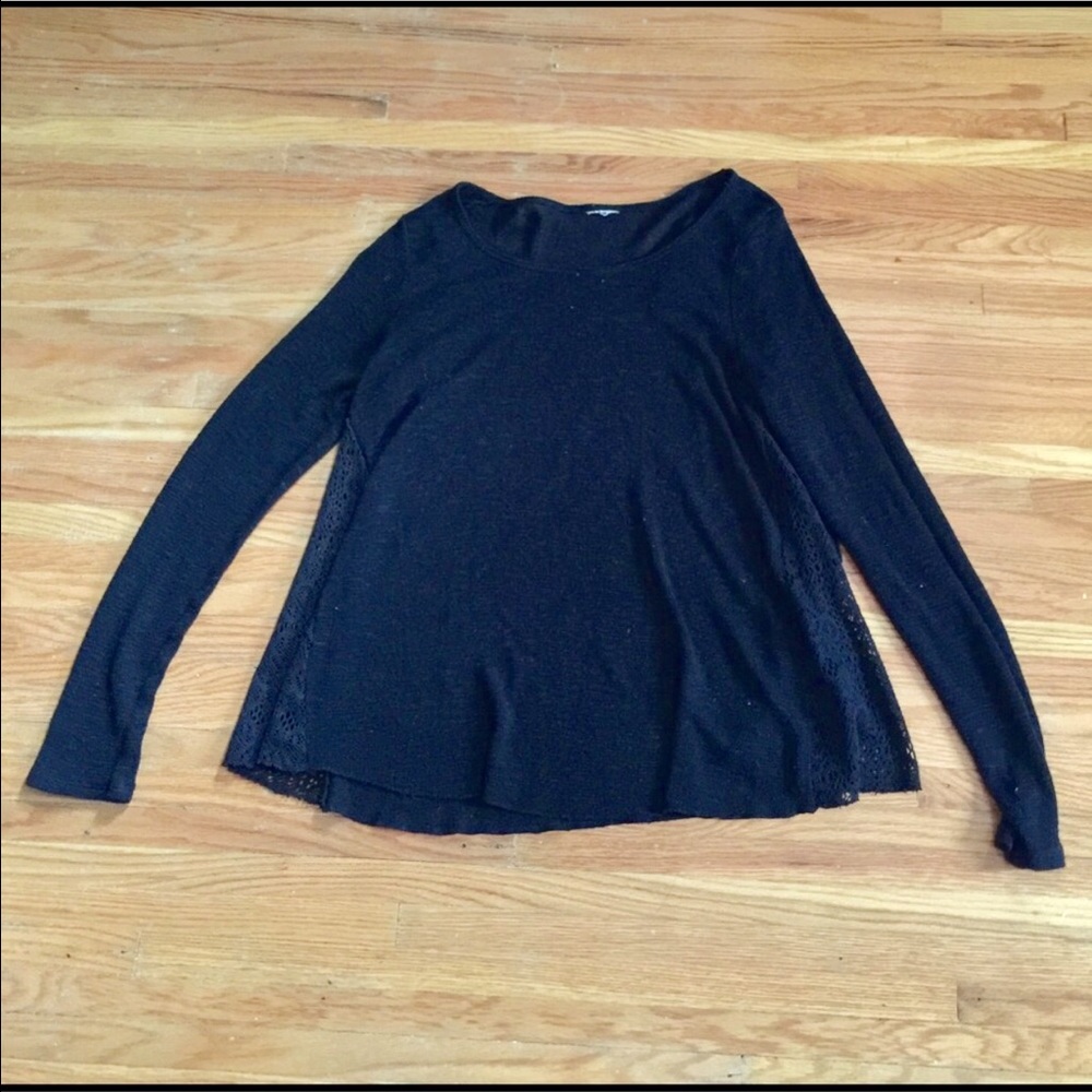 Long sleeved shirt with lace knitted detailing