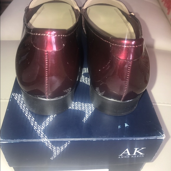 ANNE KLEIN WOMANS WINE PATENT LEATHER LOAFER SHOES - Picture 3 of 4