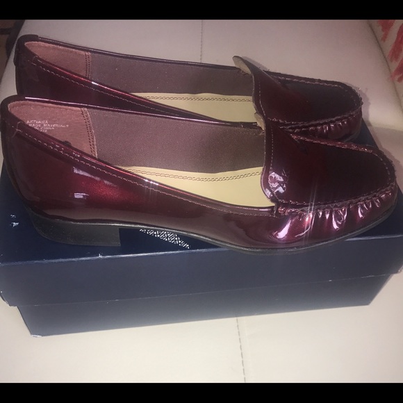 ANNE KLEIN WOMANS WINE PATENT LEATHER LOAFER SHOES - Picture 2 of 4