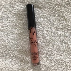 Kylie Cosmetics "Heir" Metal lipstick