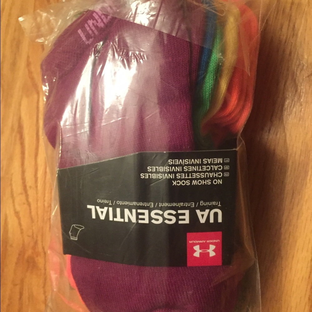 Ladies UA no show socks sz 7-10 new