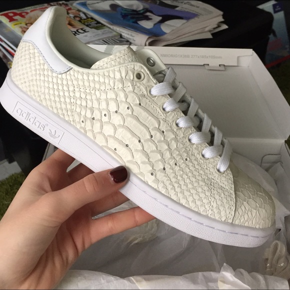 le adidas usanza di pelle di serpente offwhite stan smith poshmark le adidas usanza di pelle di serpente offwhite stan smith poshmark