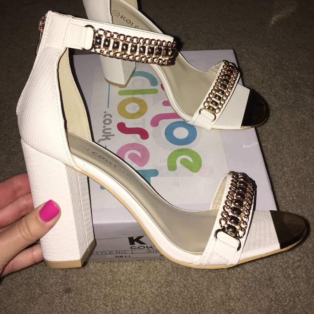 Koi Couture Style: DB11 - White Lizard