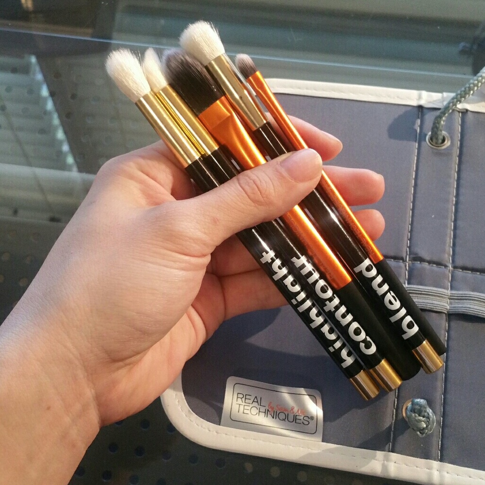 -hold-Final Price 💛 Brush Bundle