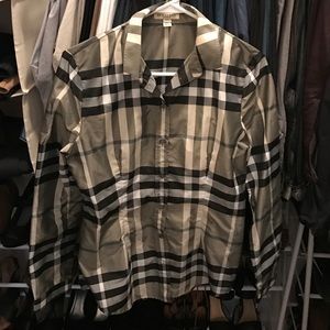 Like new long sleeve light weight Burberry top