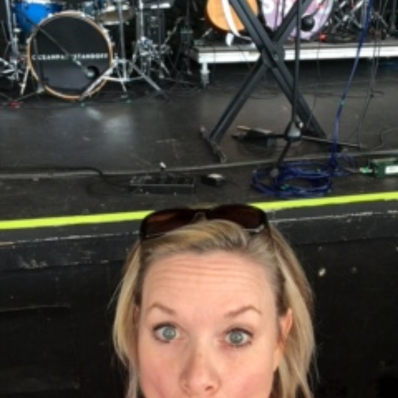 Meet your Posher, Cindy - Picture 3 of 4