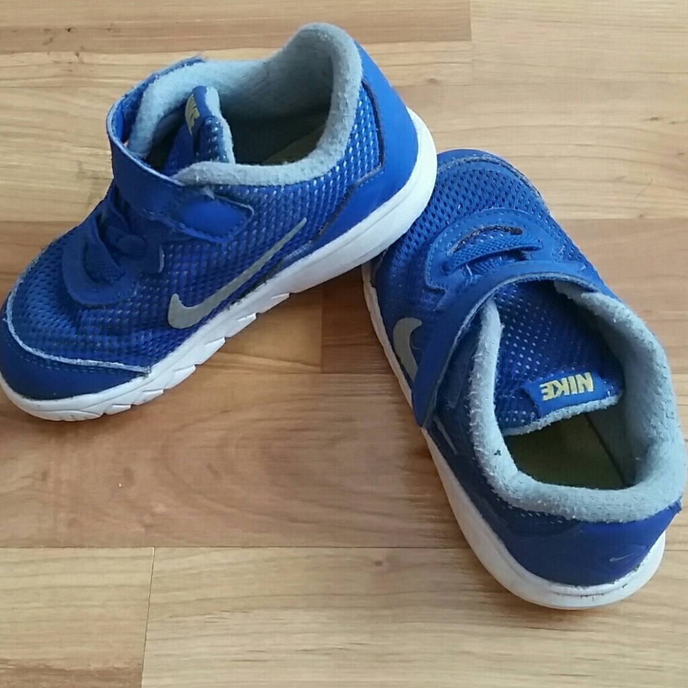 Nike boy toddler shoes