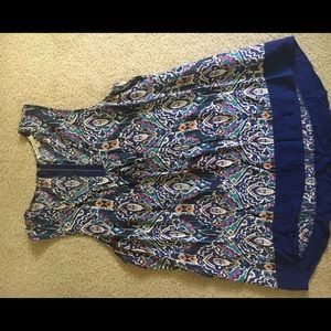 Loose, flowy hi-lo printed tank top