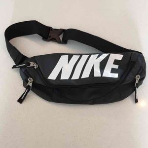 SOLD💥Nike fanny pack