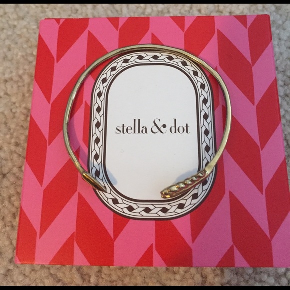 Stella & Dot Gilded Arrow Bangle - Picture 2 of 3