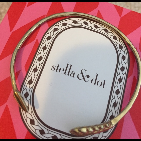 Stella & Dot Gilded Arrow Bangle - Picture 3 of 3
