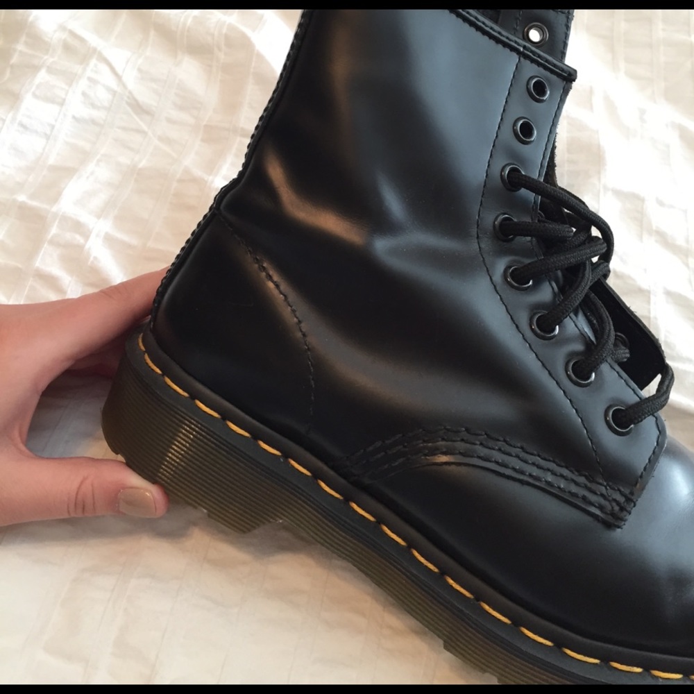 DOC MARTEN Women's 1460 Smooth -- CLASSIC