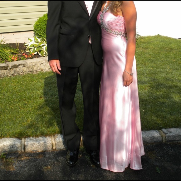 Beautiful Open Back Dress with Butterfly Details - Picture 3 of 7