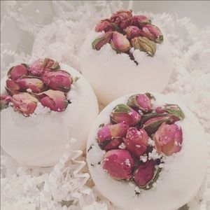 Rose bath Bomb