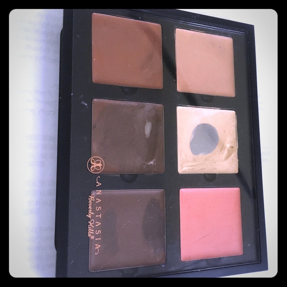 Anastasia Beverly Hills contour cream kit