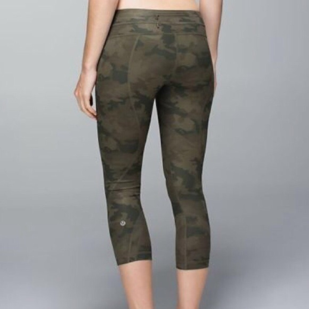 Lululemon CAMO Run Inspire Fatigue Green Crop