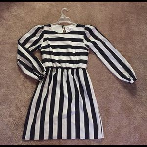 Super cute, black & white striped dress