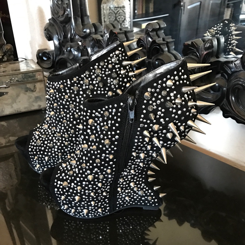 Chinese Laundry Spike Sparkle Wedges RARE