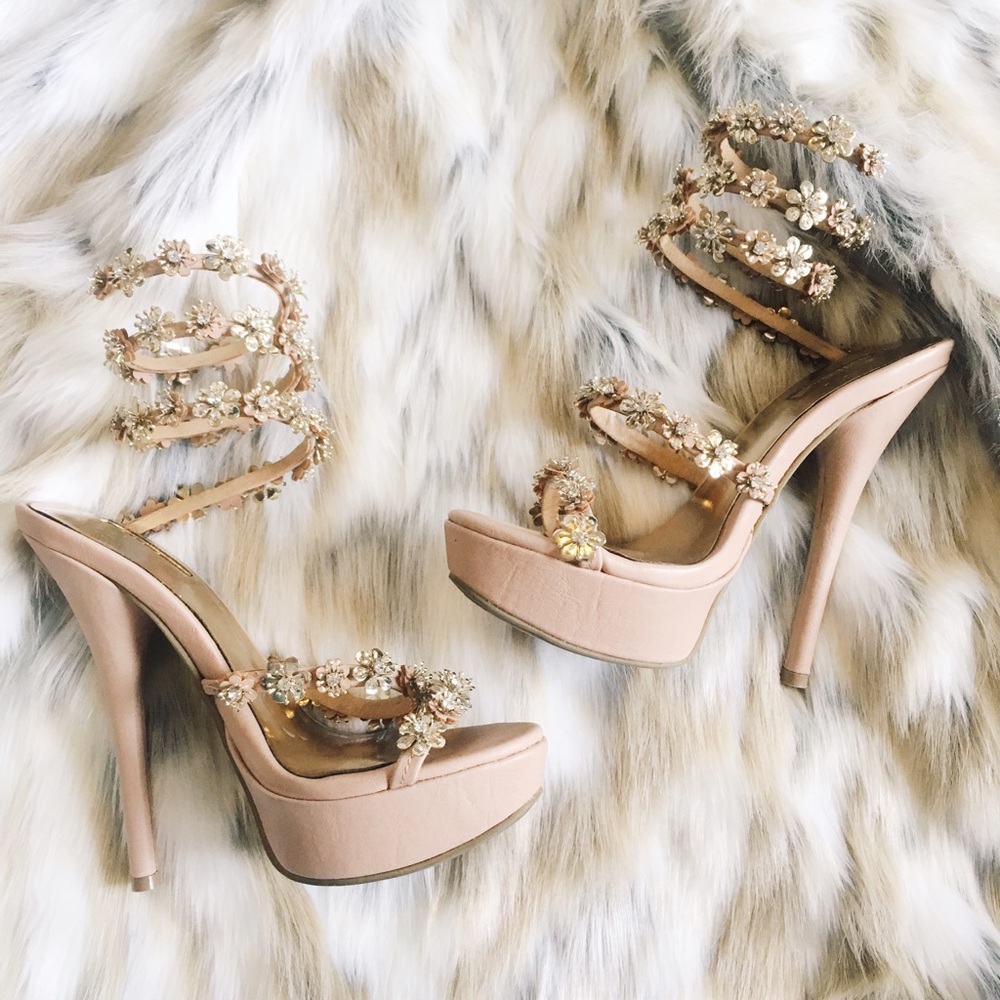 Price Firm✨Beautiful Wrap Around Flower Heels