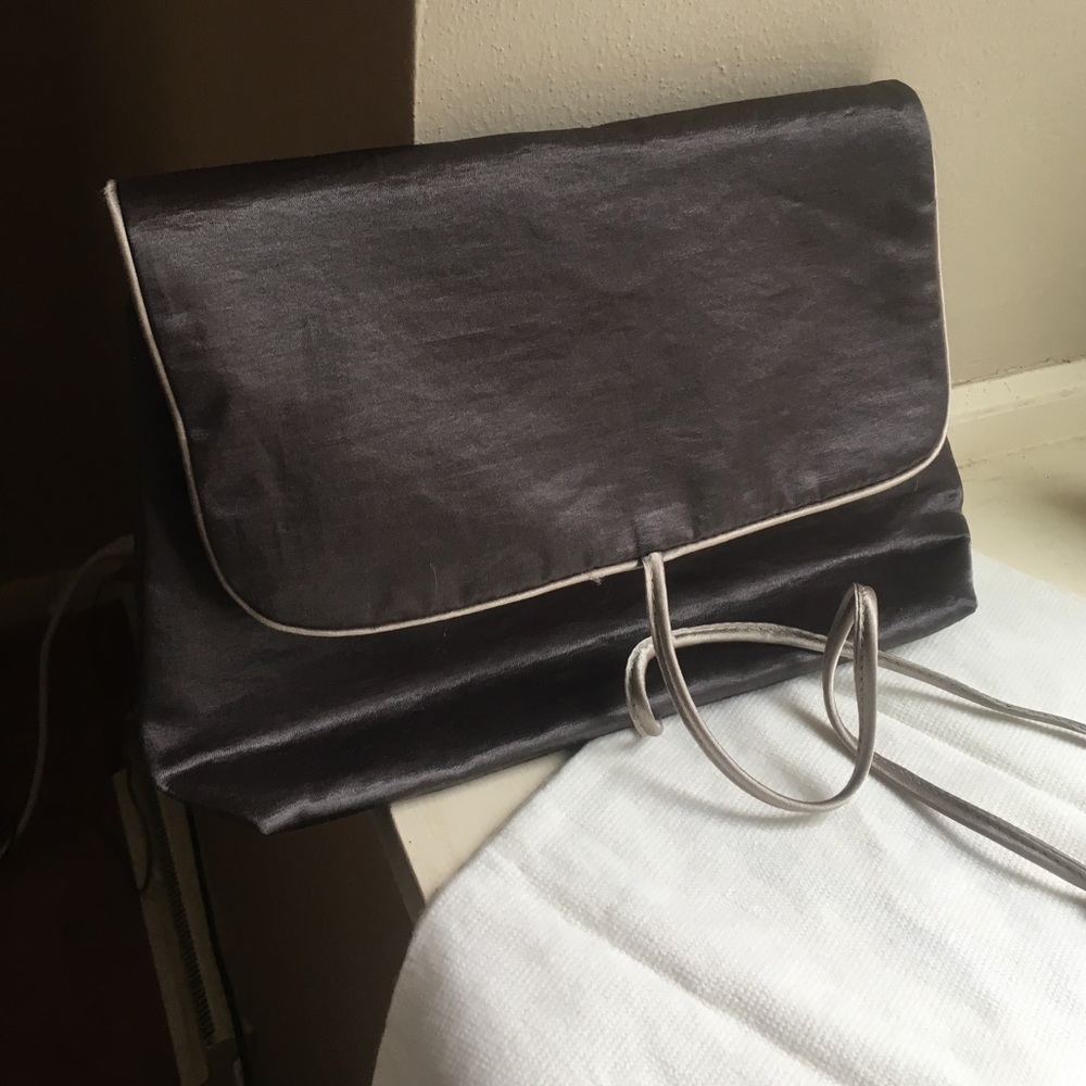 Cute satin jewelry bag with zipper and silk ties