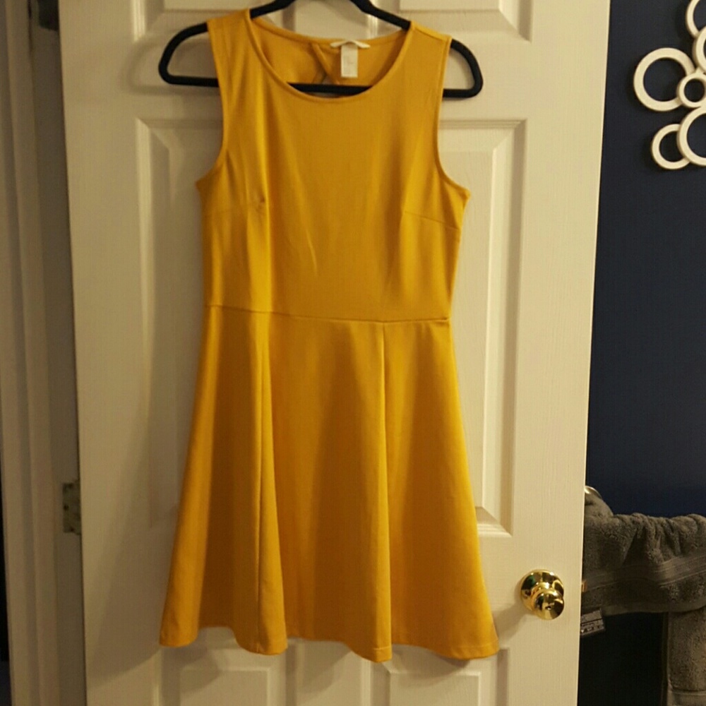 LAST CHANCE SALE-H&M mustard cut-out back sundress