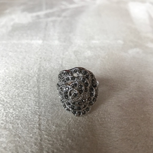 Silver statement ring - Picture 1 of 3
