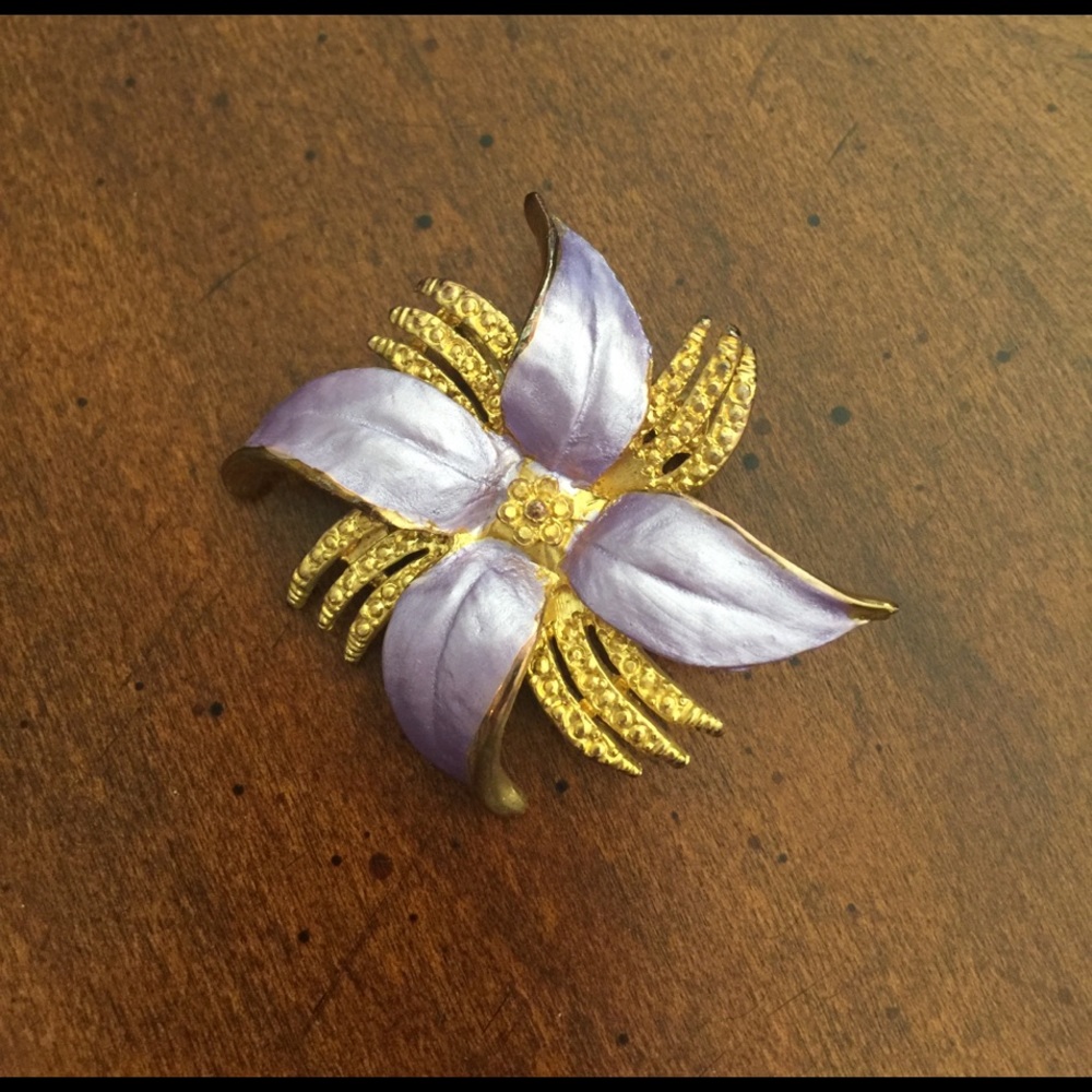 Flower brooch