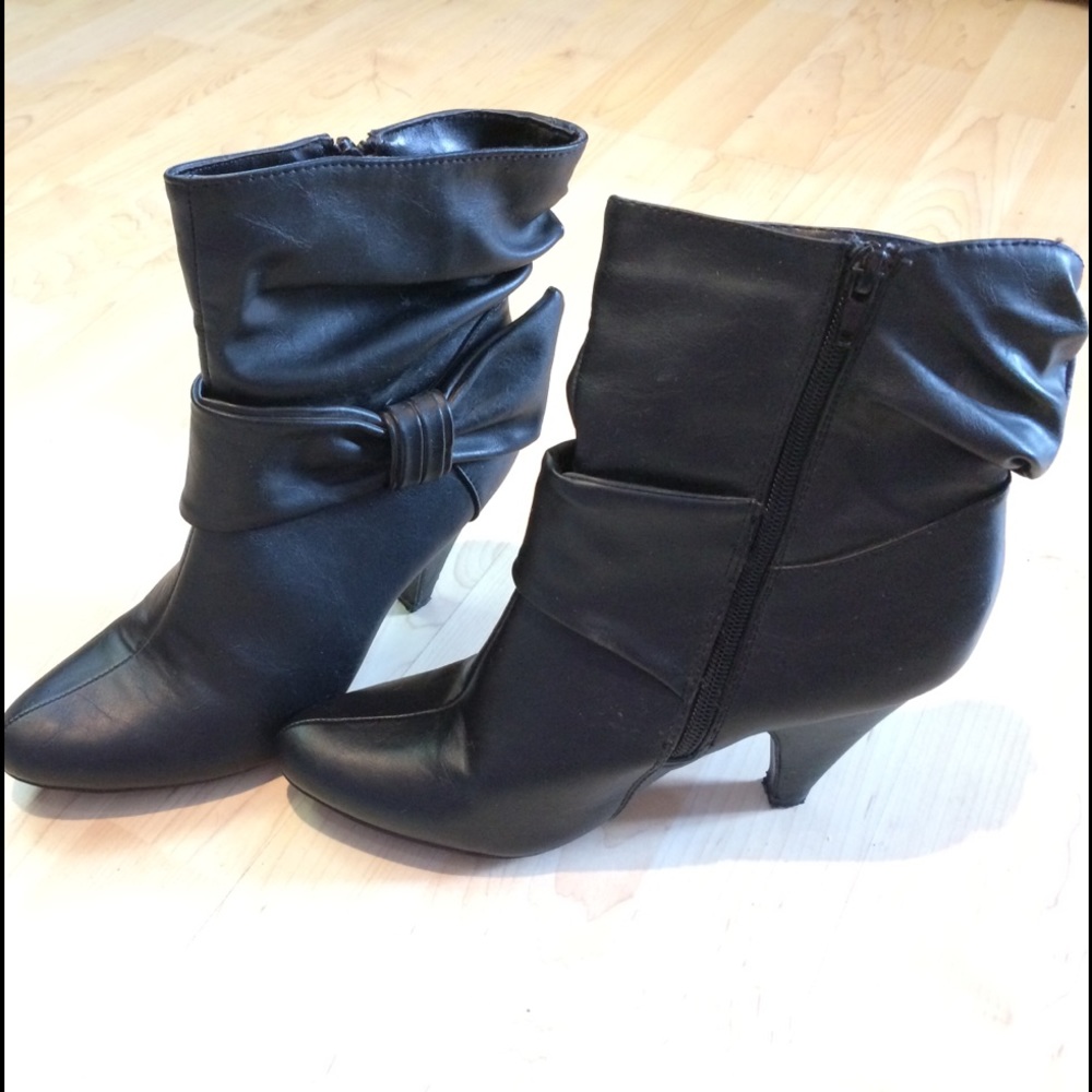 Adorable black booties!