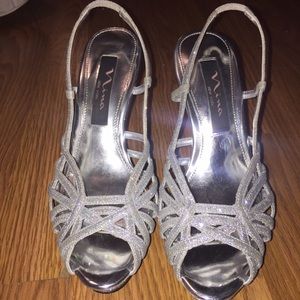 Nina New York Heels (size 5)