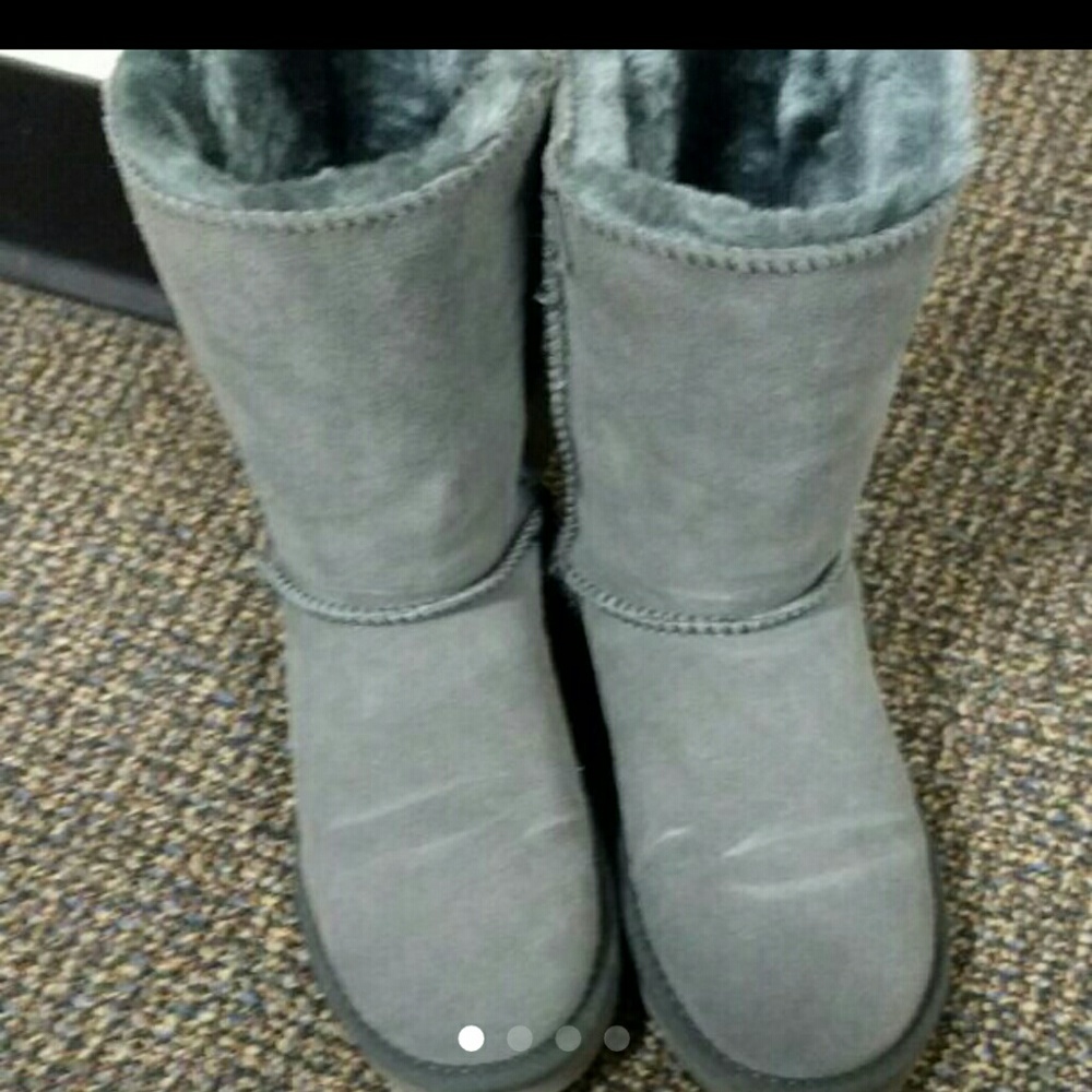 gray uggs