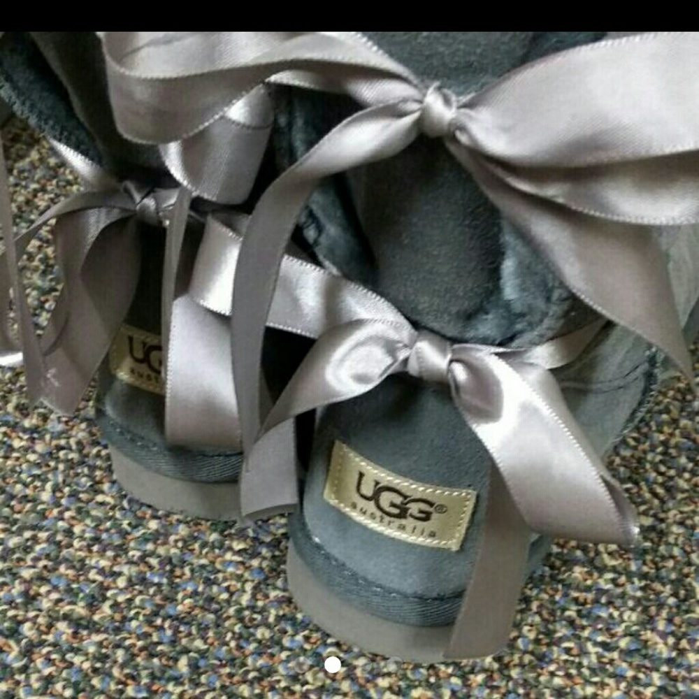 gray uggs - Picture 2 of 4