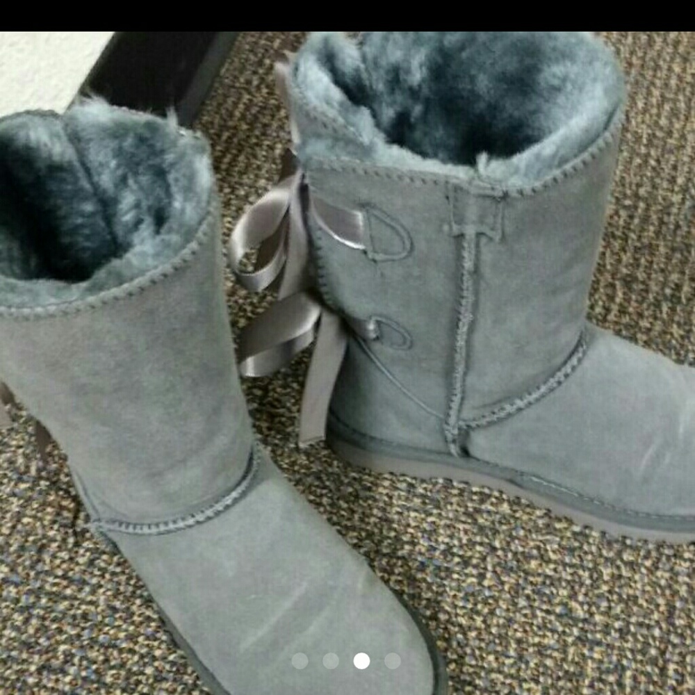 gray uggs - Picture 3 of 4