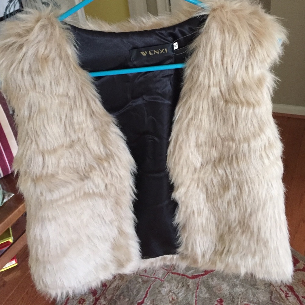 Faux beige fur vest size small NWT